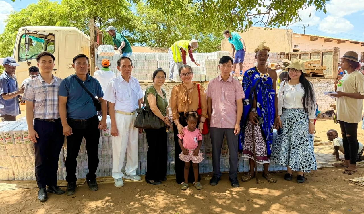 La comunità vietnamita in Mozambico si sta adoperando per superare le conseguenze delle alluvioni. Cộng đồng người Việt Nam tại Mozambique khắc phục hậu quả mưa lũ