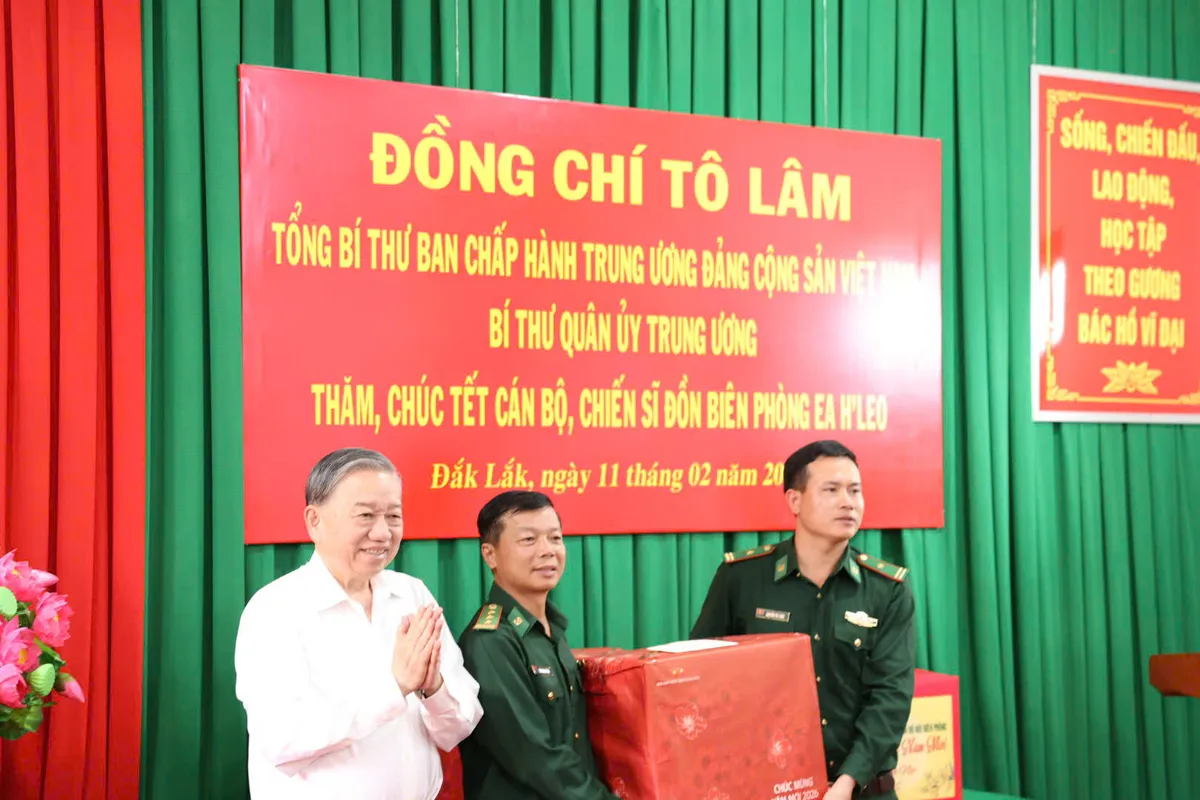 Tổng Bí thư Tô Lâm thăm, chúc Tết Đồn Biên phòng Ea H’Leo, Đắk Lắk - Ảnh 4.