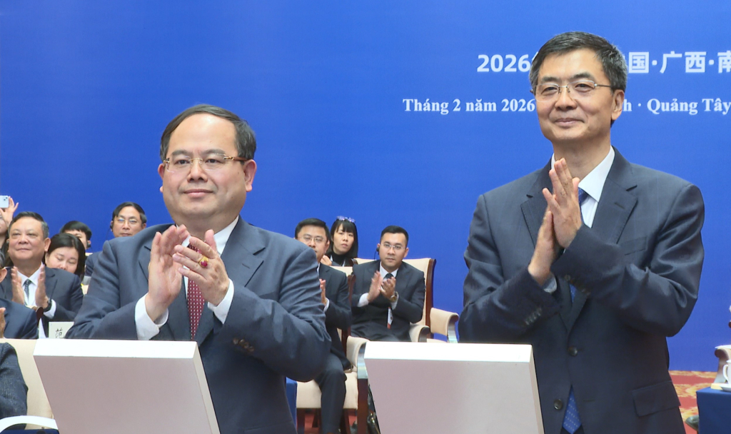 広西チワン族自治区党委員会書記は、2027年春季会議の開催権をクアンニン省党委員会書記に譲渡した。