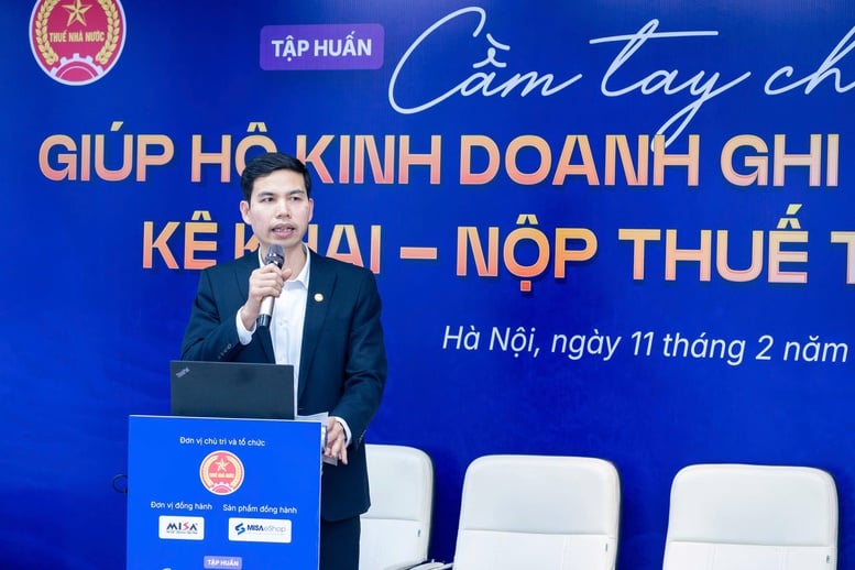 The Tax Department is coordinating and providing hands-on guidance to business households transitioning to tax declaration - Photo 2. Cục Thuế phối hợp ‘cầm tay chỉ việc’ hộ kinh doanh chuyển sang kê khai- Ảnh 2.