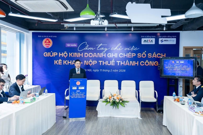 The Tax Department is coordinating and providing hands-on guidance to business households transitioning to tax declaration - Photo 3. Cục Thuế phối hợp ‘cầm tay chỉ việc’ hộ kinh doanh chuyển sang kê khai- Ảnh 3.