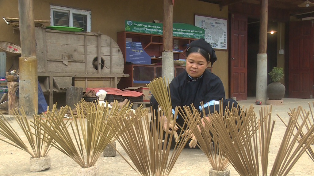 huong,21174210.png