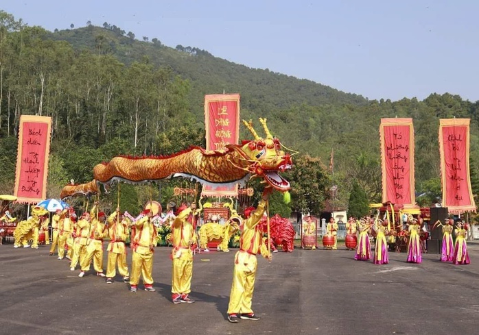STAGIONE DEI FESTIVAL VIVACE: Primavera a Nghe An - Foto 1. SÔI ĐỘNG MÙA LỄ HỘI: Du xuân xứ Nghệ - Ảnh 1.