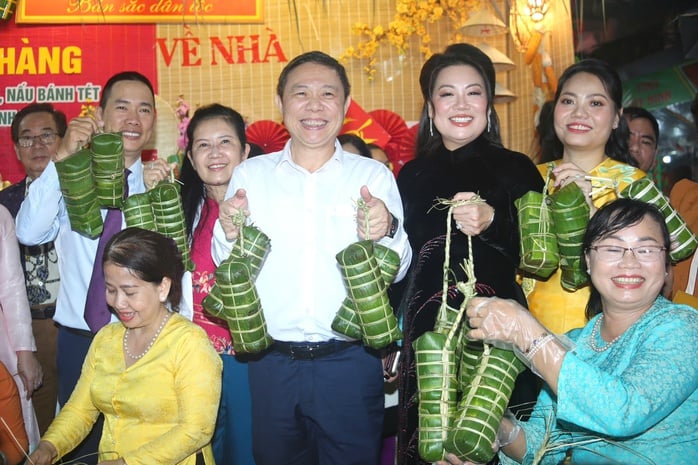 Ho Chi Minh City: Opening Ceremony of Binh Dong Tet Flower Market - Spring of the Year of the Horse 2026 - Photo 3.