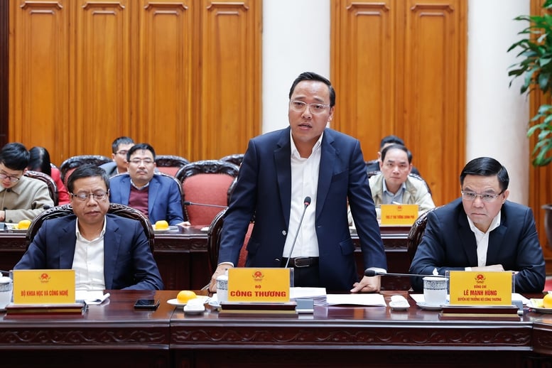 Ministerpräsident: Seien Sie bei der Umsetzung von Kernkraftprojekten noch entschlossener – Foto 6. Thủ tướng: Quyết liệt hơn nữa triển khai các dự án điện hạt nhân- Ảnh 6.