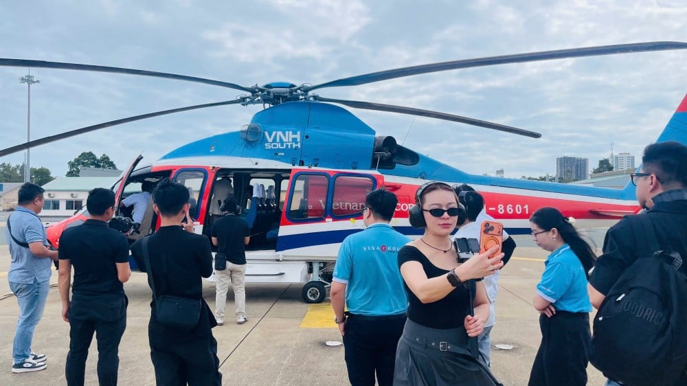 เฮลิคอปเตอร์บินกลับขึ้นสู่ท้องฟ้าเพื่อชมทัศนียภาพของนครโฮจิมินห์ - ภาพที่ 2