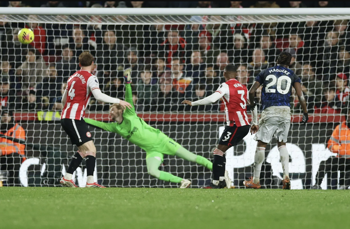 Arsenal mất điểm trước Brentford, thử thách ngôi đầu Ngoại hạng - Ảnh 3.