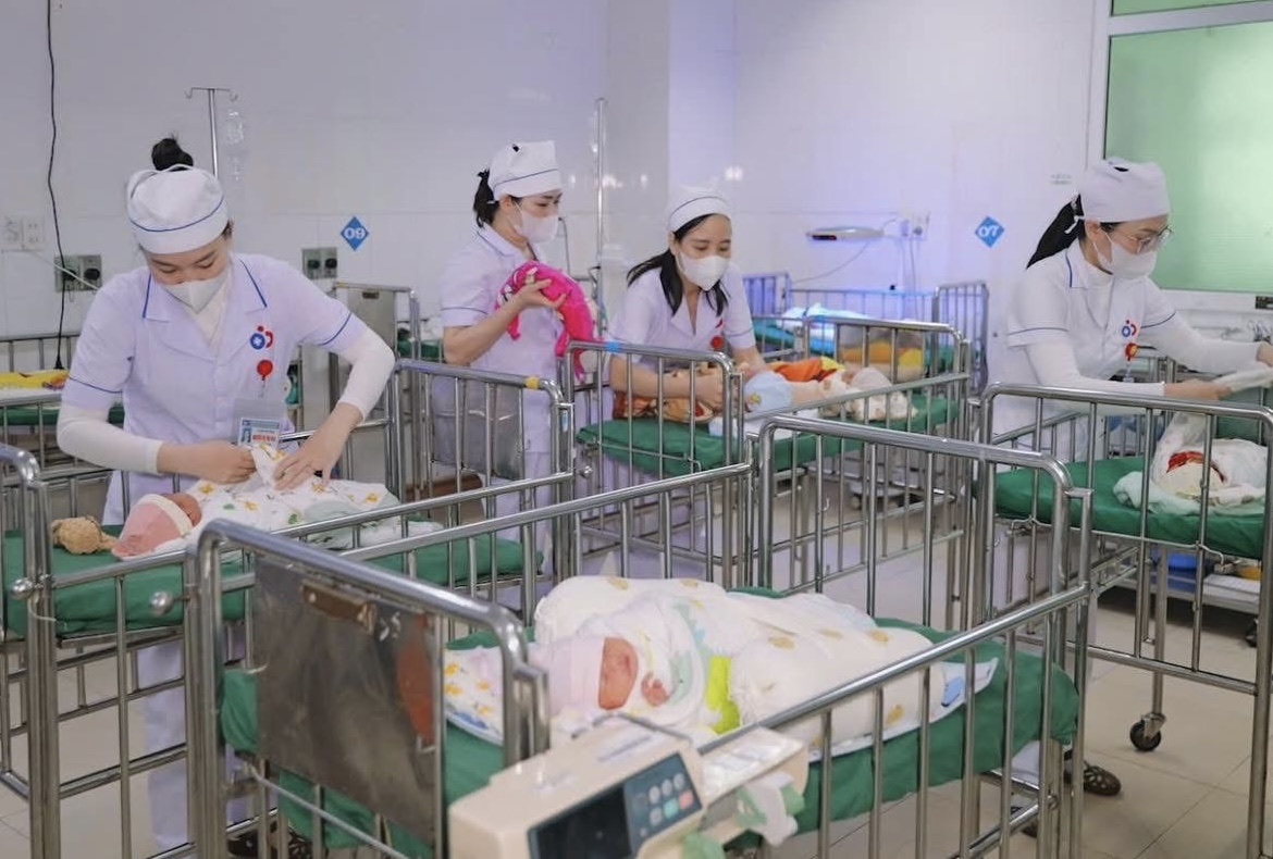 Lá chắn trắng giữa mùa Xuân- Ảnh 1.
