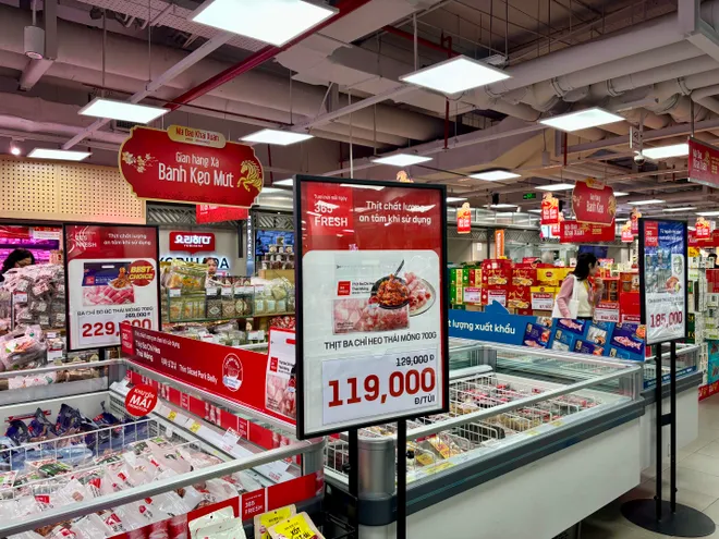 Người tiêu dùng đổ xô mua sắm ngày cận Tết- Ảnh 18.