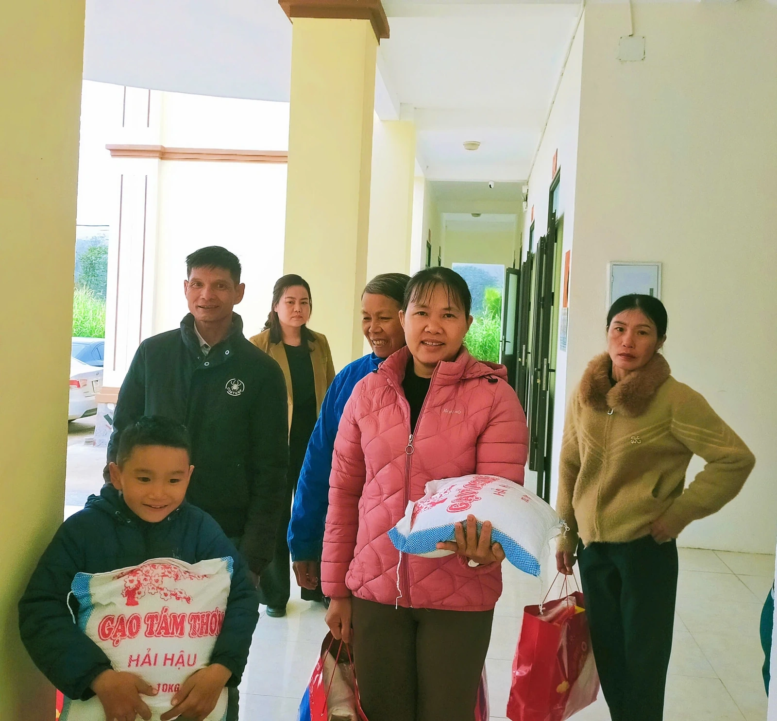 अनाथ बच्चों के लिए गर्म वसंत ऋतु