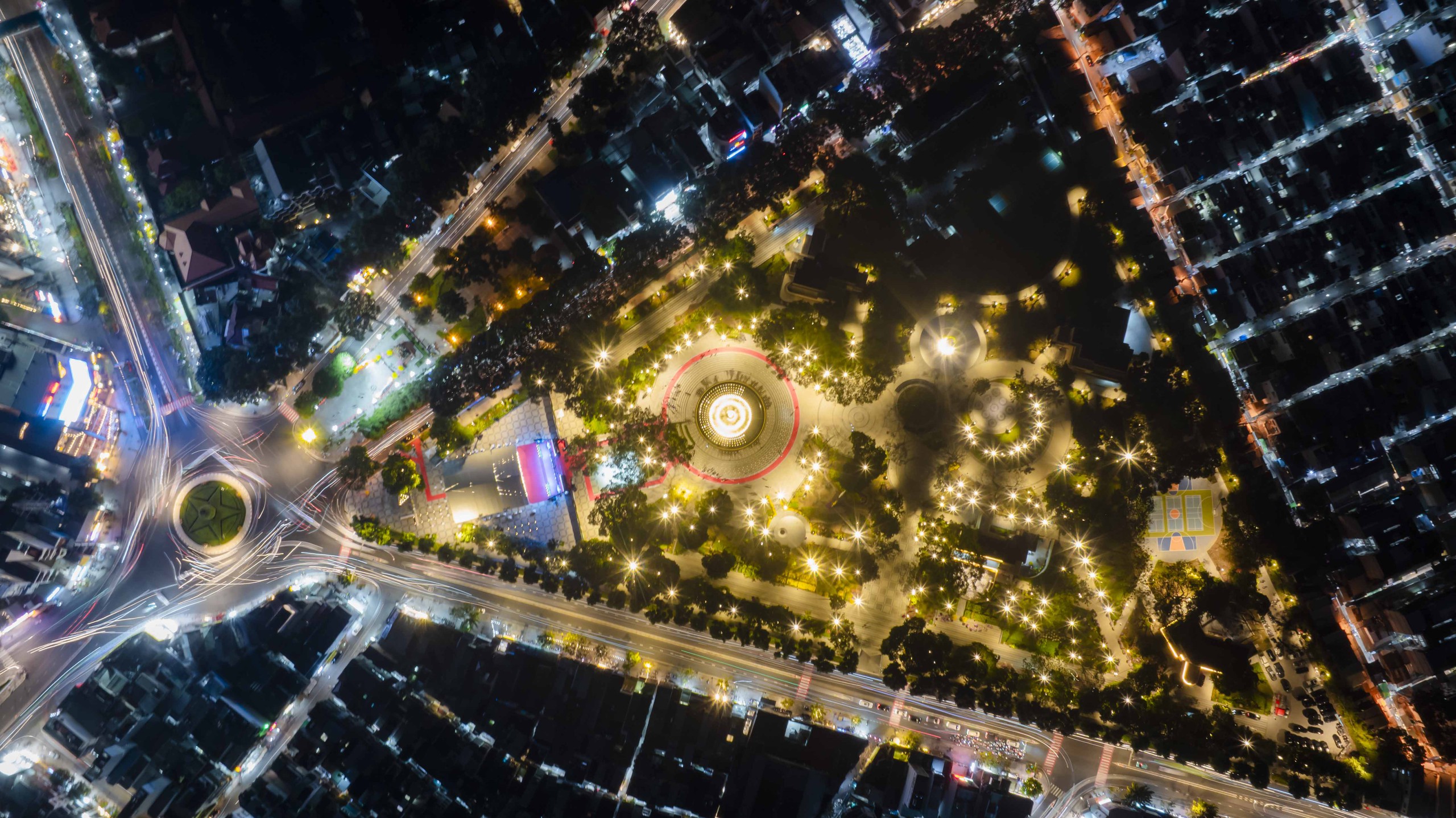 Over 90 days of rapid construction completed the Water Drop Monument dedicated to Ho Chi Minh City - Photo 1.