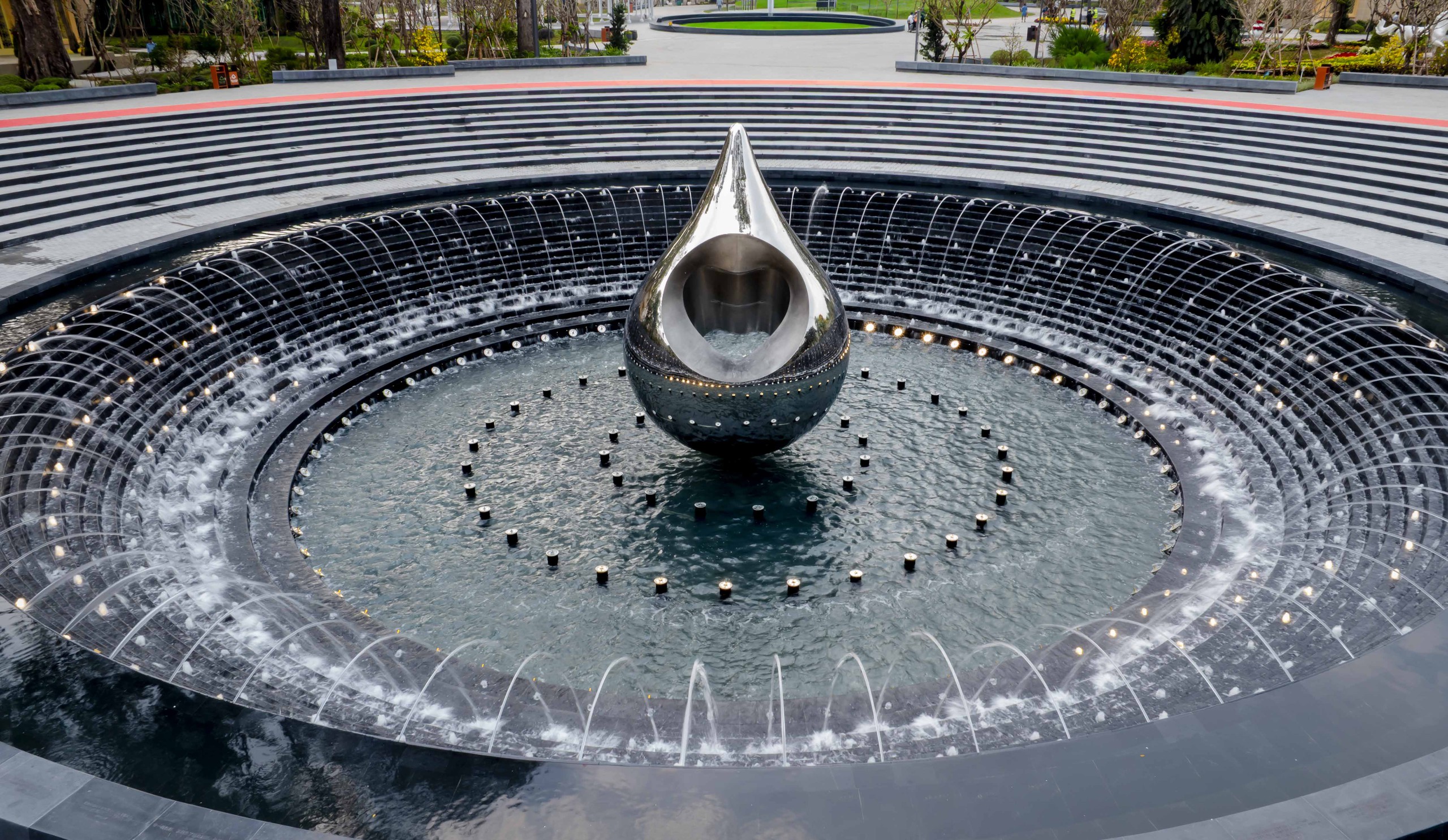 Over 90 days of rapid construction completed the Water Drop Monument dedicated to Ho Chi Minh City - Photo 3.