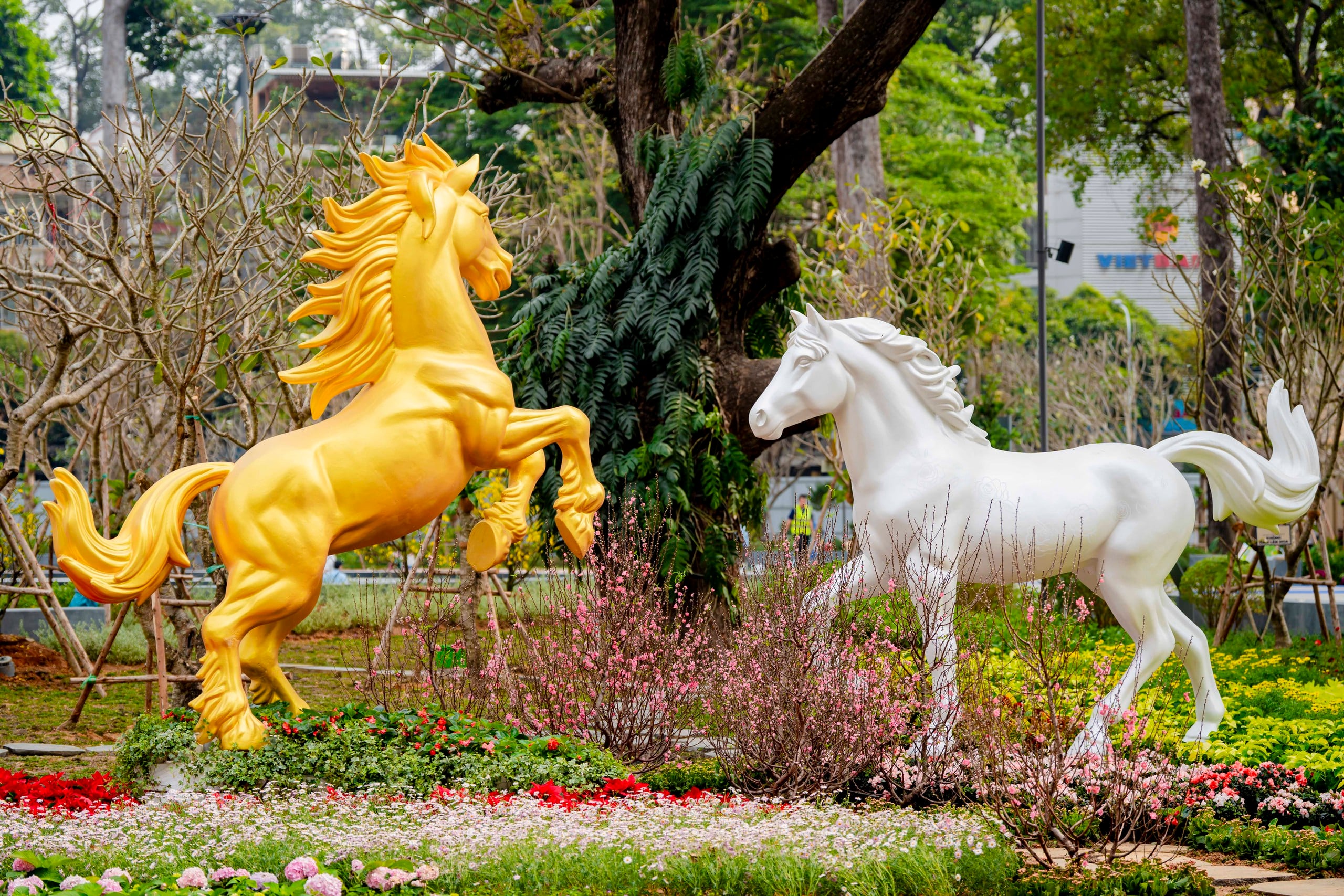 Over 90 days of rapid construction completed the Water Drop Monument dedicated to Ho Chi Minh City - Photo 5.