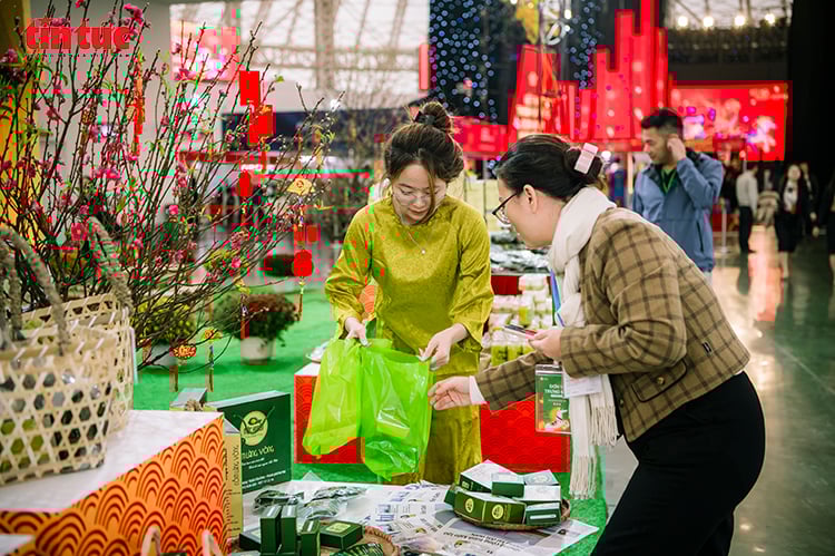 De geur van jonge rijst versterkt de smaak van traditionele banh chung ...