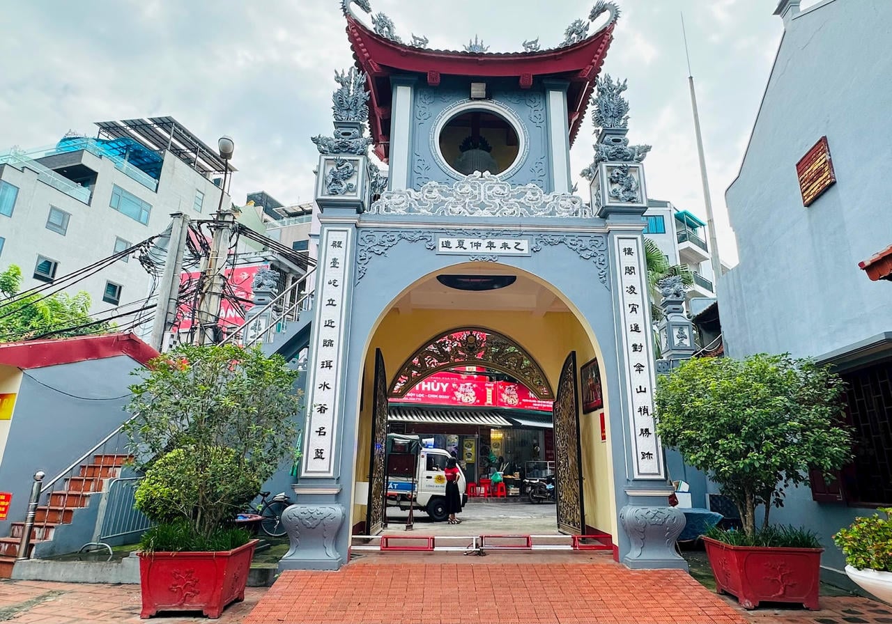 Việc đảm bảo an toàn và tạo nét văn hóa trong khu vực Phủ được Ban tổ chức đặt lên hàng đầu (ảnh Huyền Anh).