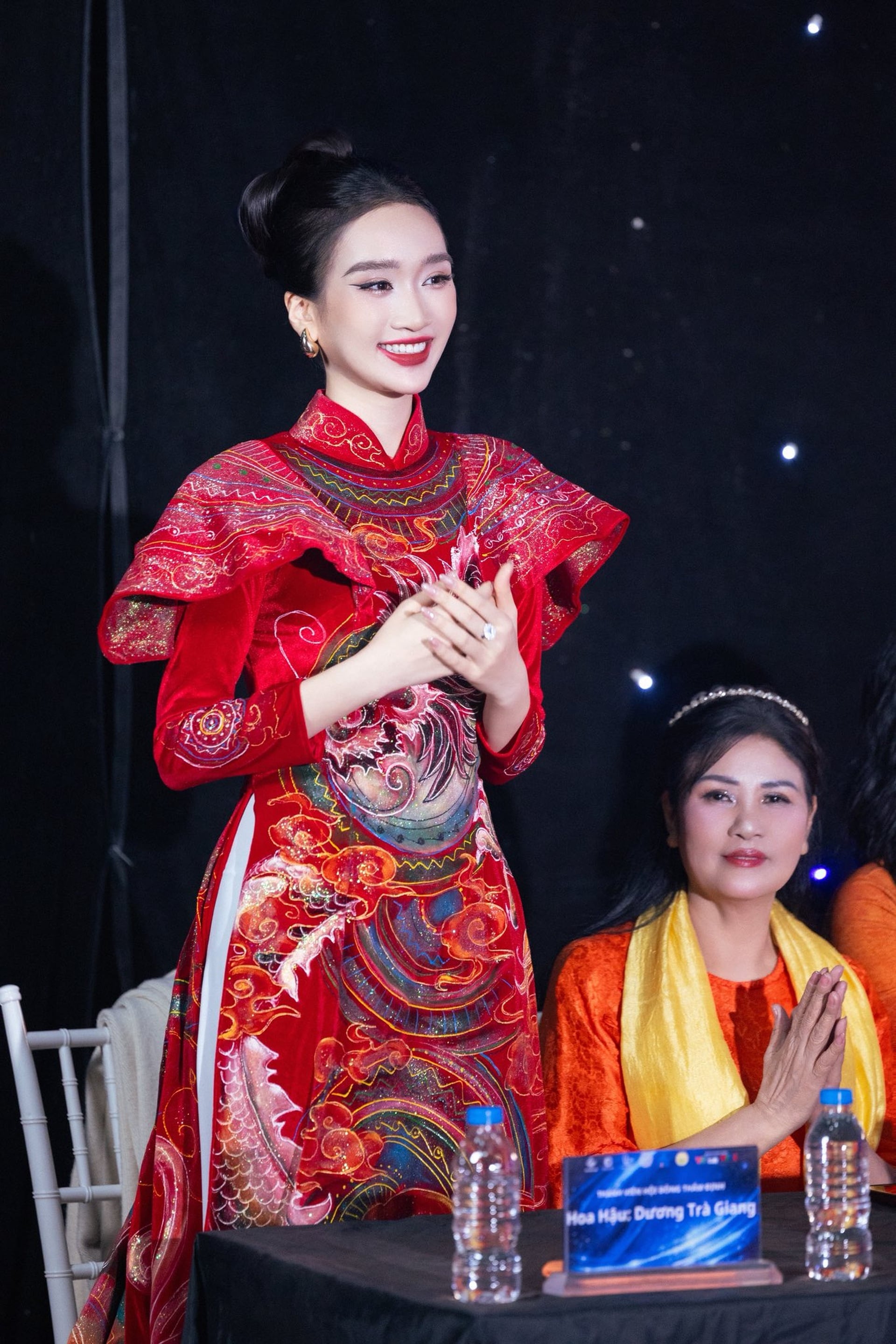 Hoa hậu Dương Trà Giang đẹp kiêu sa với áo dài Tết lấy cảm hứng rồng phượng - 6