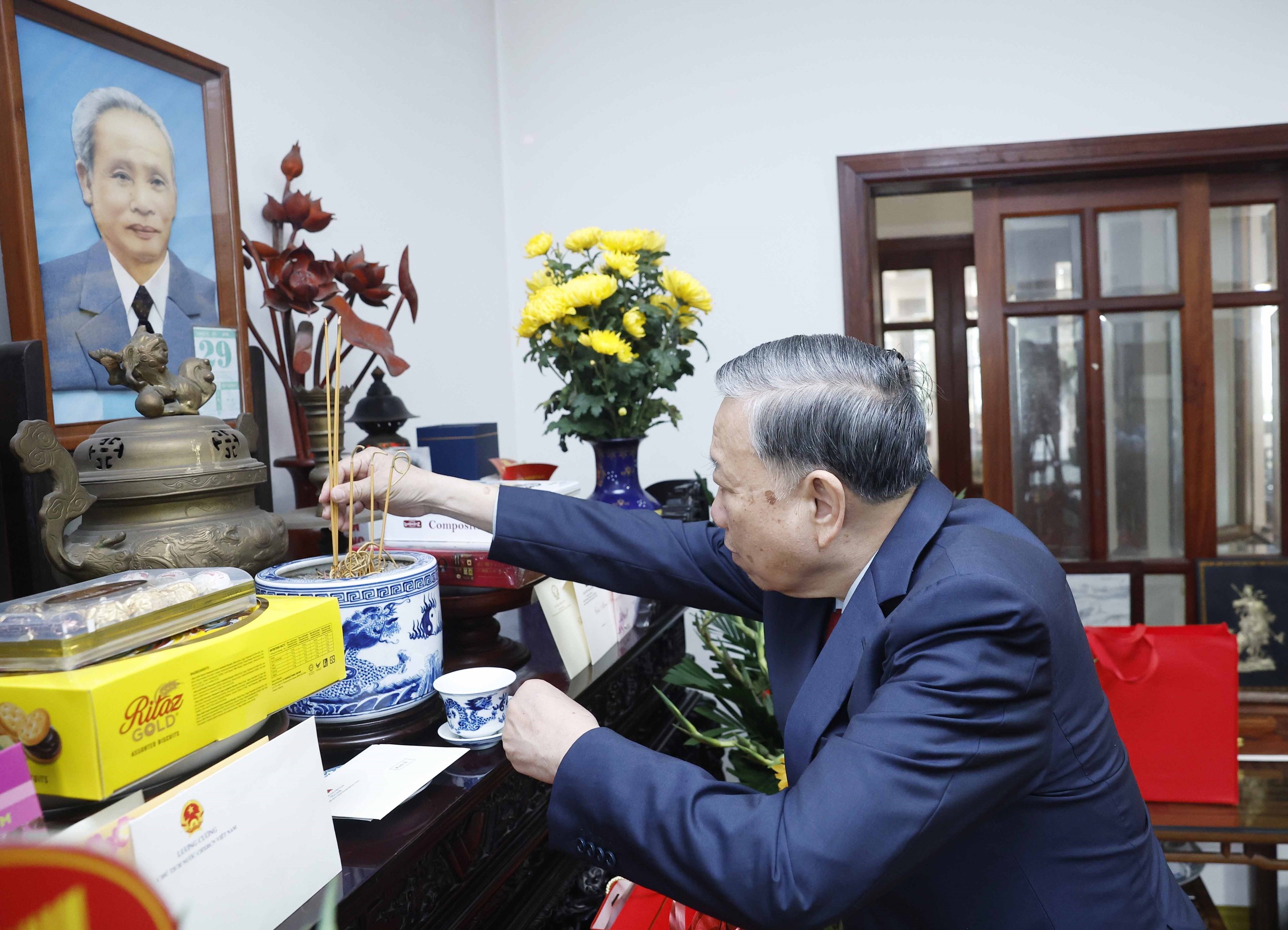 Tổng Bí thư dâng hương tưởng niệm nhân 120 năm ngày sinh cố Thủ tướng Phạm Văn Đồng- Ảnh 1.
