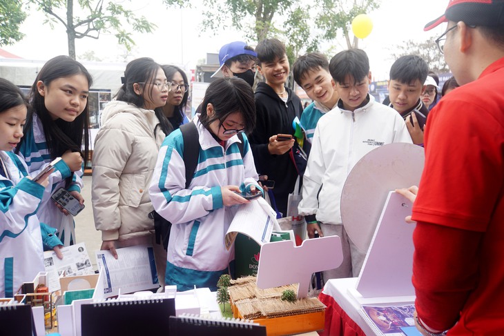 Trường đại học Kiến trúc Hà Nội bỏ xét học bạ độc lập, chuyển thành 'điểm xét thưởng' - Ảnh 1.