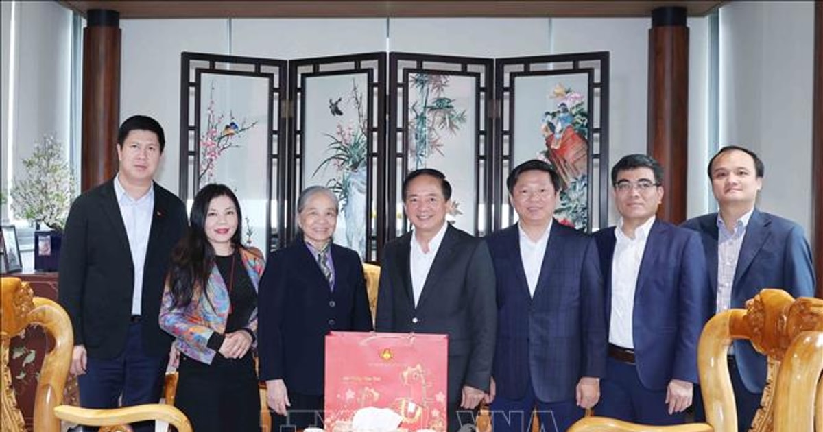 Head of the Central Propaganda and Mass Mobilization Department Trinh ...