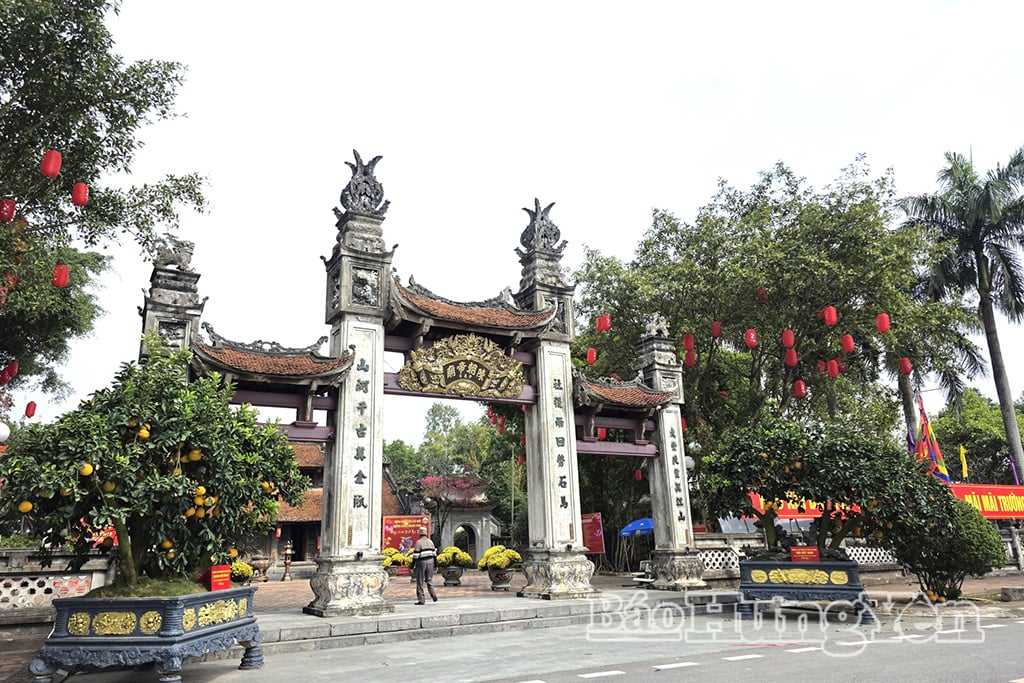 Le festival du temple Tran se déroule sur le site historique national spécial du mausolée et du temple des rois de la dynastie Tran, dans la commune de Long Hung.