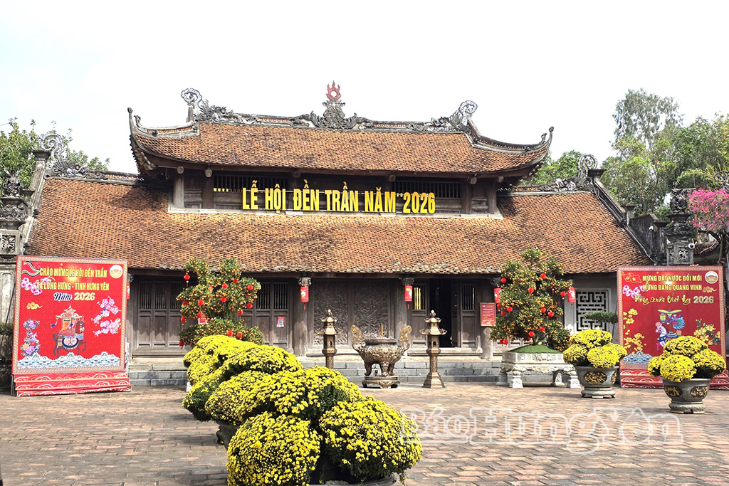 Les préparatifs pour les décorations cérémonielles du festival du temple Tran en 2026 sont terminés.
