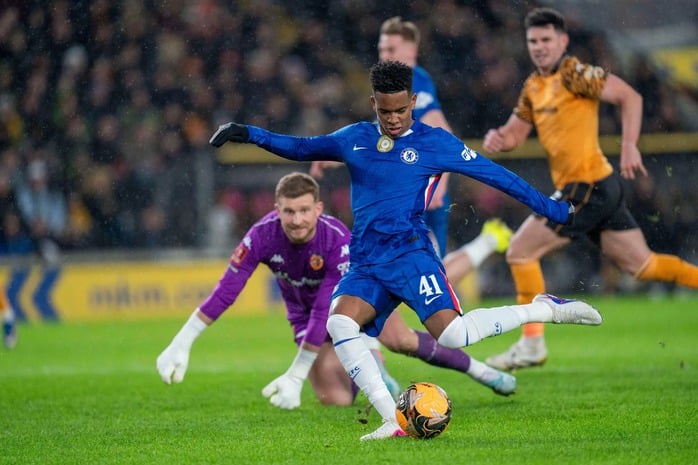 Chelsea bỏ lỡ 2 pha bóng “khó tin nhất mùa” - Ảnh 1.