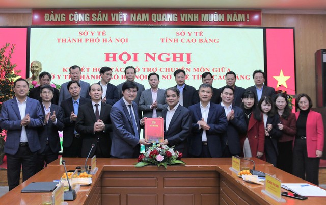 Die Gesundheitsbehörden von Hanoi und Cao Bang unterzeichnen ein Kooperationsabkommen - Foto 1. Sở Y tế Hà Nội và Cao Bằng ký kết thỏa thuận hợp tác- Ảnh 1.