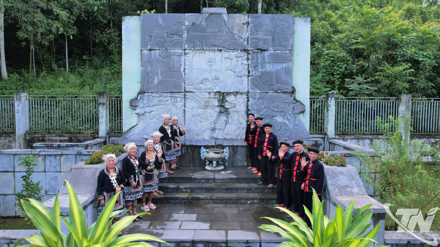 Le site historique de Ban Ca, dans la commune de Nghia Ta, fut la résidence et le lieu de travail du président Hô Chi Minh pendant la guerre de résistance contre le colonialisme français en 1947.