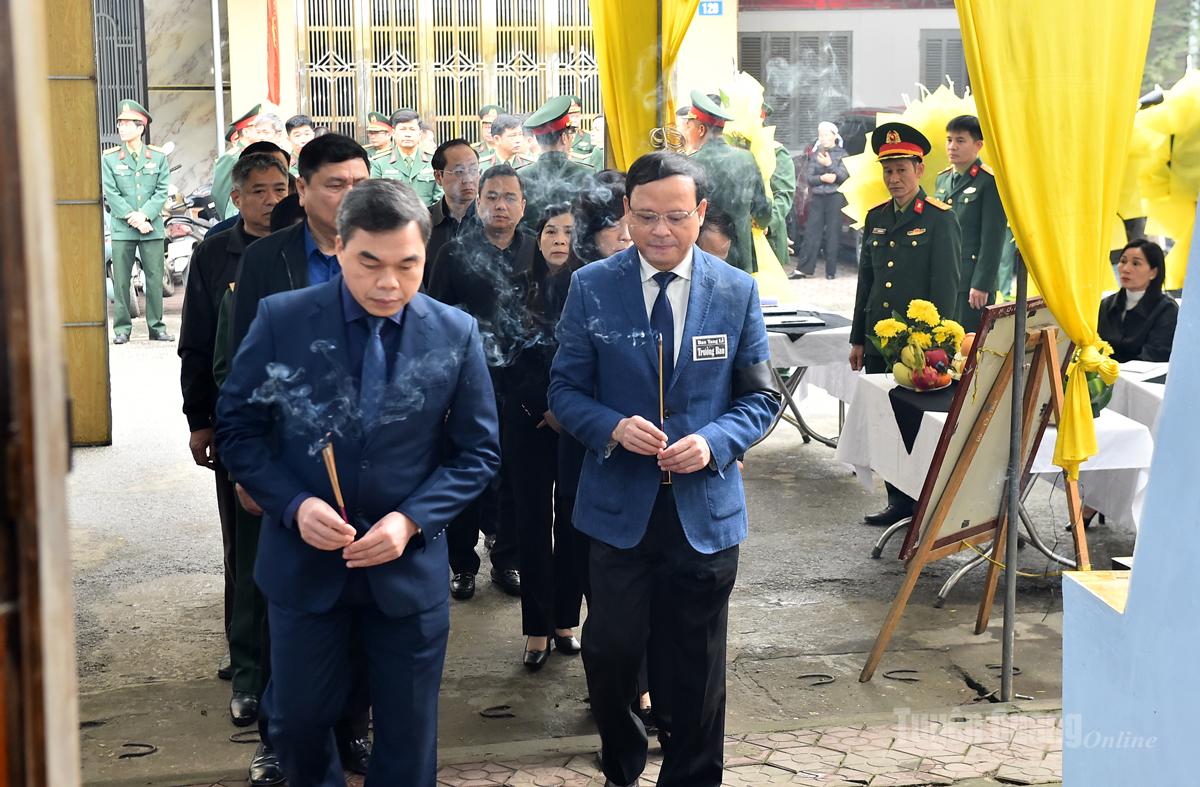 Provincial leaders paid their respects to Comrade Le Quang Don.