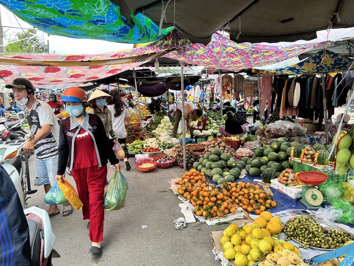 Chợ quê tấp nập ngày cuối năm - Ảnh 3.