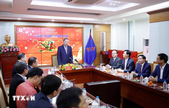 ttxvn-tong-bi-thu-to-lam-chuc-tet-can-bo-phong-vien-dai-tieng-noi-viet-nam-14-1.jpg