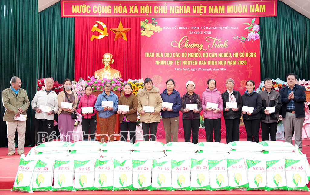 Nel comune di Chau Ninh, le famiglie povere e quelle in difficoltà hanno ricevuto doni per il Tet.