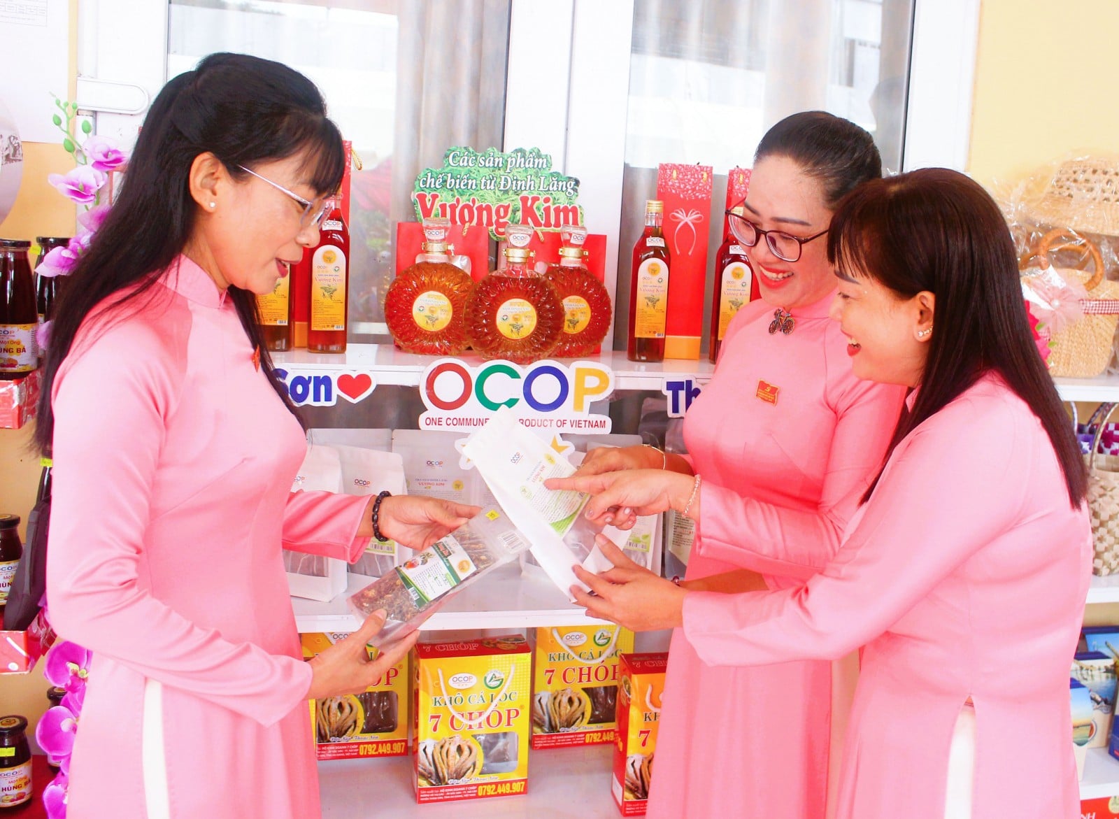 Confezioni regalo OCOP per il Tet con i sapori di An Giang.