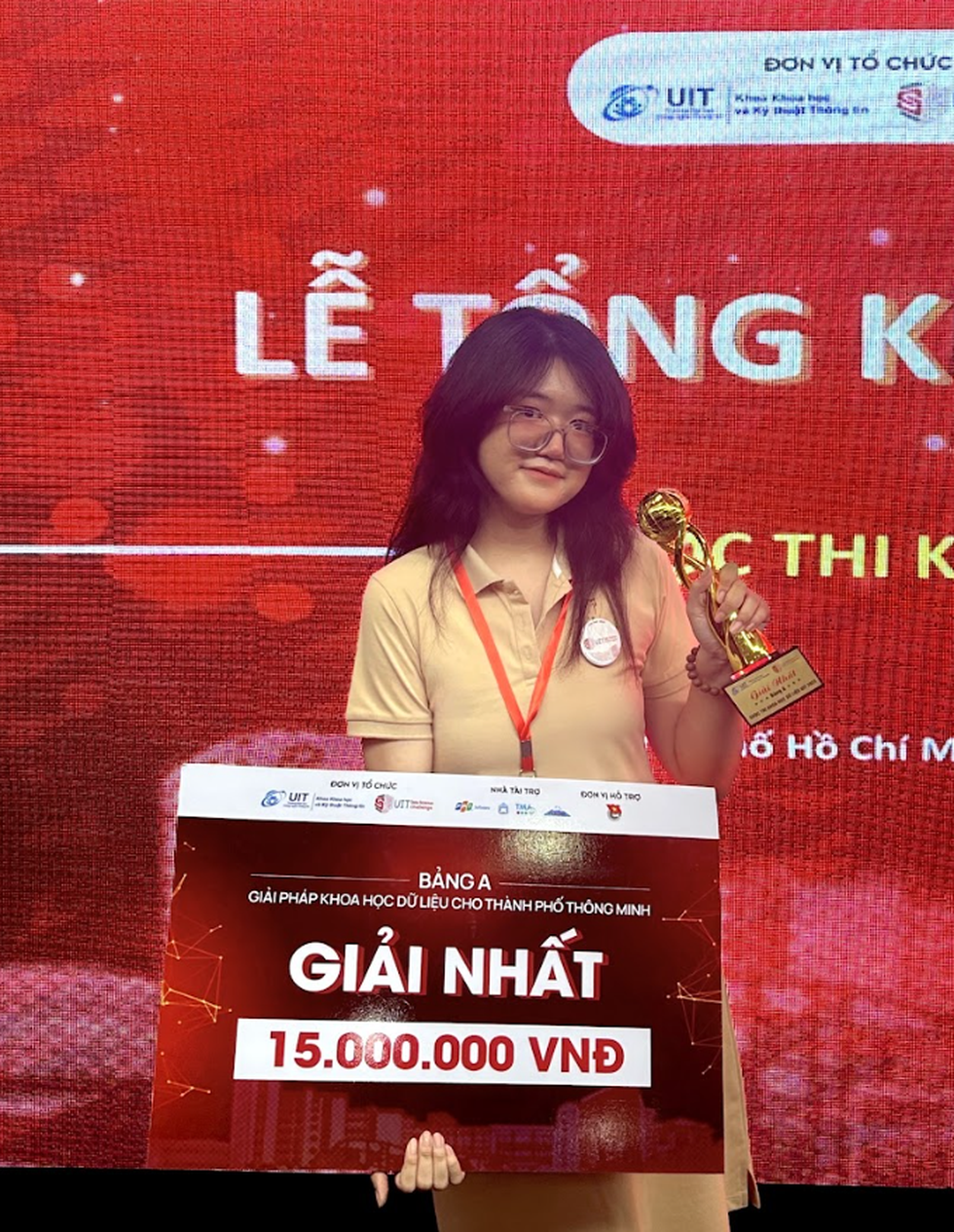 De la douleur de la perte à 18 ans au titre de Jeune Citoyen Exceptionnel de Hô Chi Minh-Ville - 8