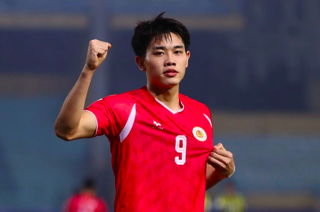 Quang Hải cùng Đình Bắc và CLB CAHN sẽ đối đầu đội của Ronaldo, nếu…
- Ảnh 2.