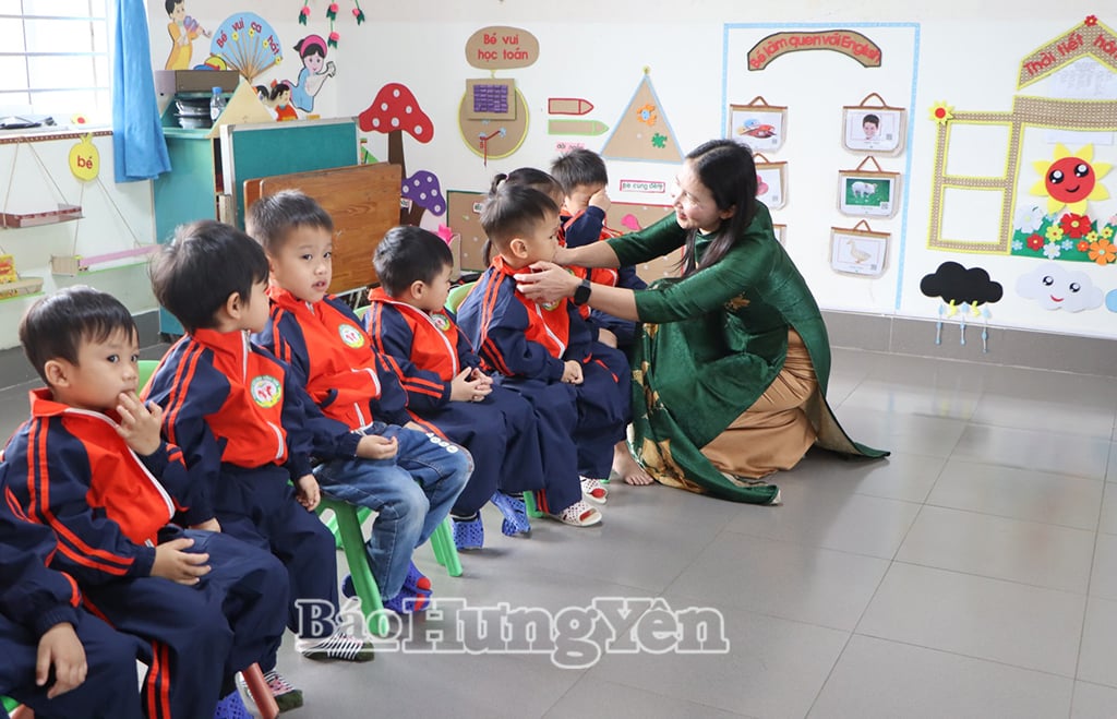 Trẻ em làng chài Cao Bình được học ở Trường Mầm non Hồng Tiến.