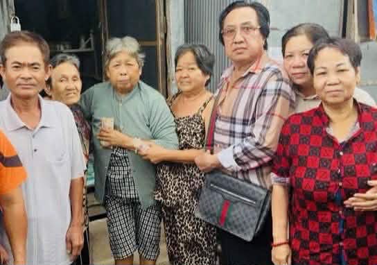 アーティストの Ngan Linh さんは、15 年間の海外生活を経て、故郷でボランティア活動に従事できることを幸せに感じています - 写真 4。