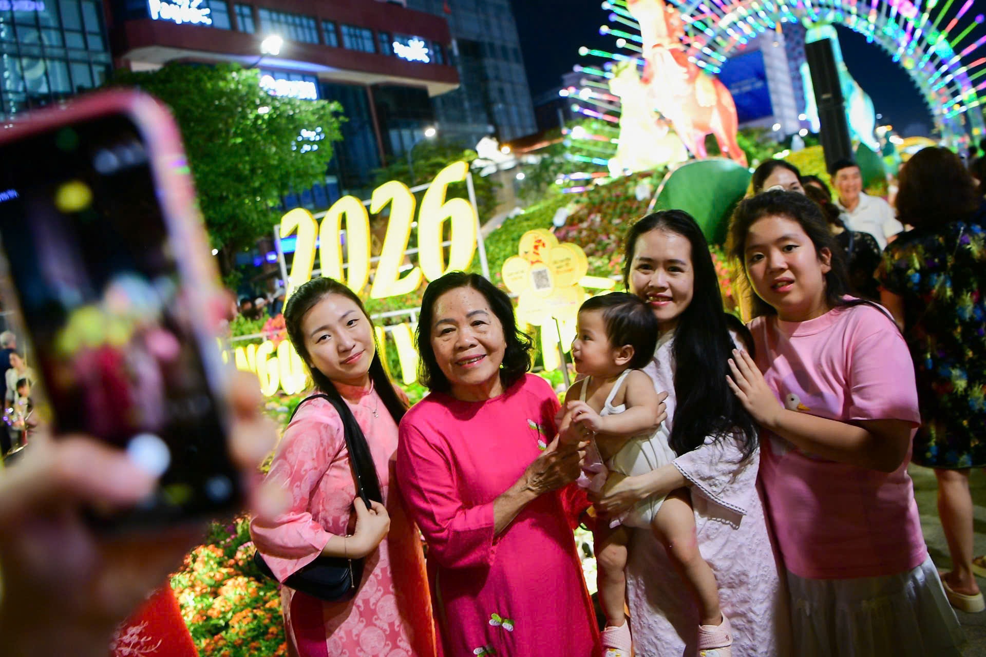La rue Nguyen Hue Flower était bondée le jour de son ouverture.
