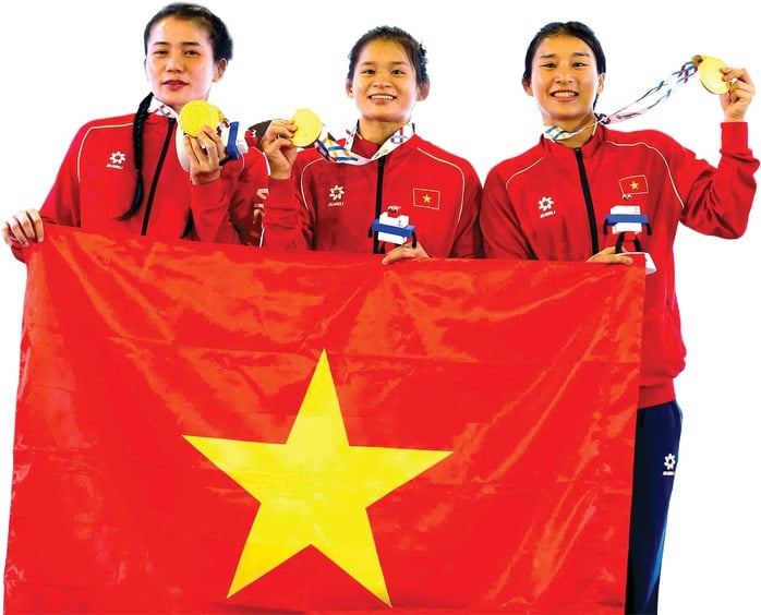 Chuyện chưa kể về 3 chị em nhà vô địch - Ảnh 1.