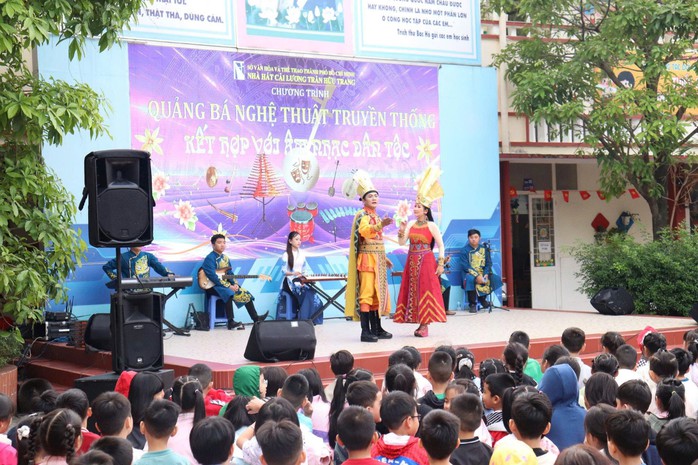 Vượt khó đưa Đờn ca tài tử thành