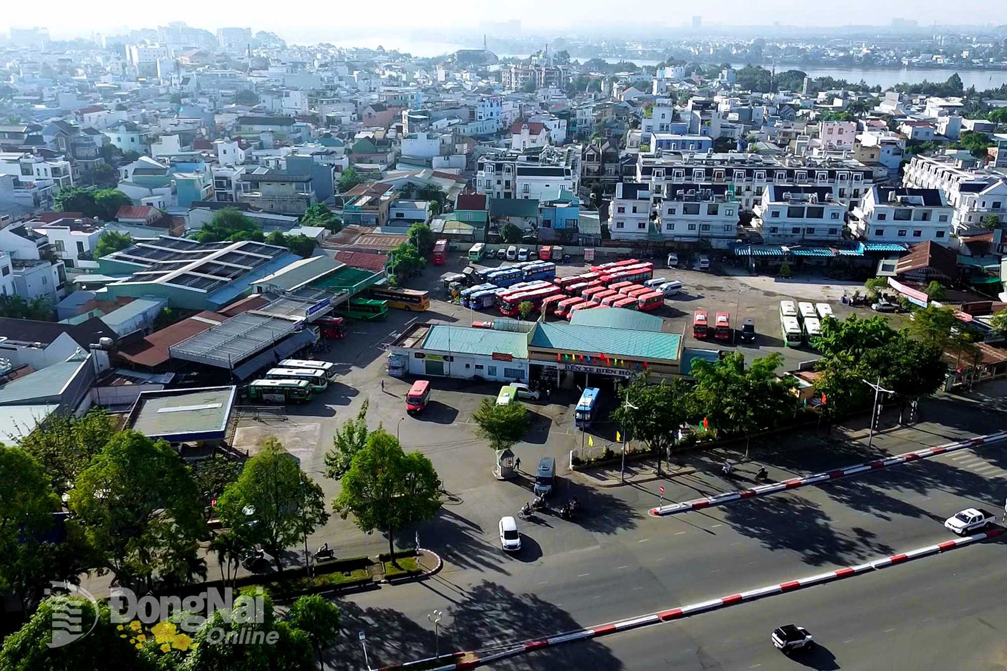 Bến xe Biên Hòa (phường Trấn Biên) tập trung nhiều phương tiện trong ngày 29 Tết. Ảnh: Xuân Phú