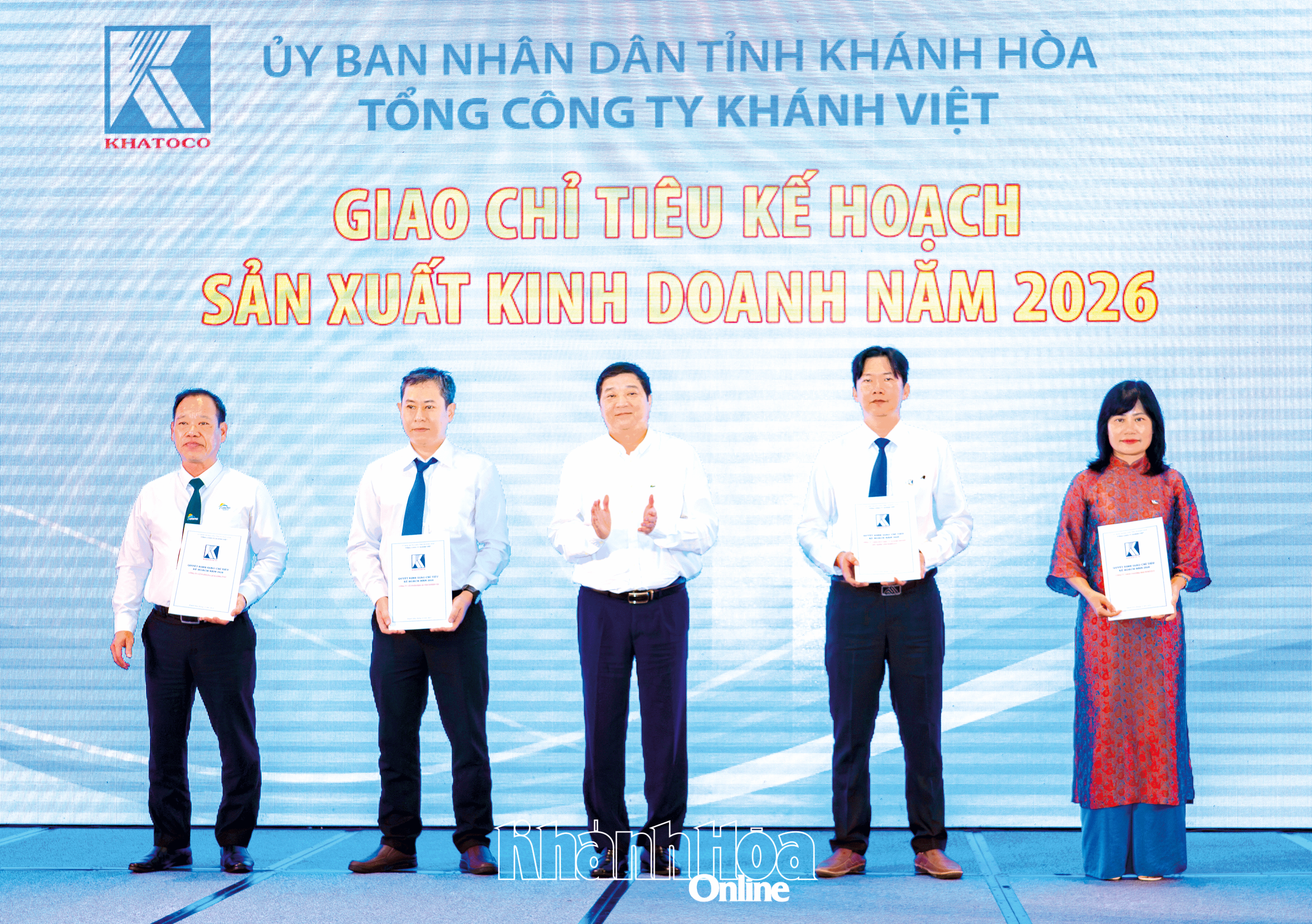 M. Pham Hoai Trung, président du conseil d'administration de la Khanh Viet Corporation, a attribué aux unités des objectifs de production et de plan d'affaires pour 2026.