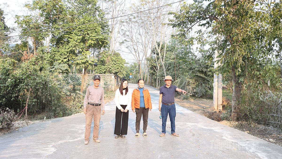 Tuyến đường giao thông thôn Kim Ninh được bê tông hóa giúp người dân đi lại thuận tiện.