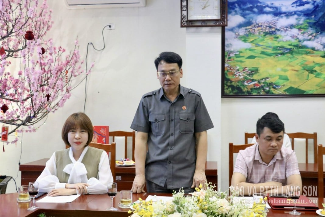 Leaders of the Lang Son Newspaper, Radio, and Television Station delivered speeches at the program.