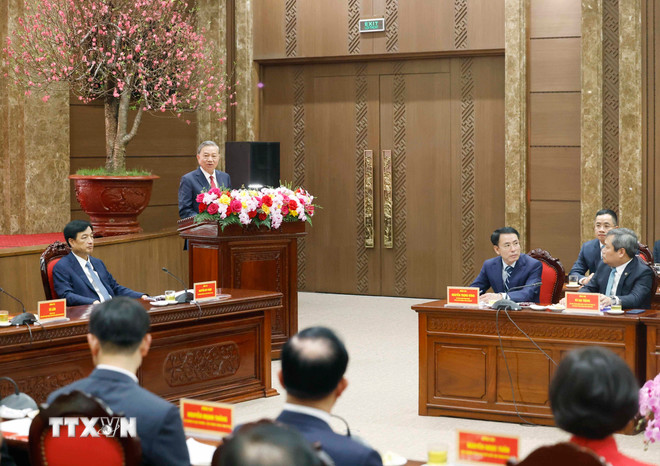 ttxvn-tong-bi-thu-tham-chuc-tet-dang-bo-chinh-quyen-va-nhan-dan-ha-noi-2.jpg