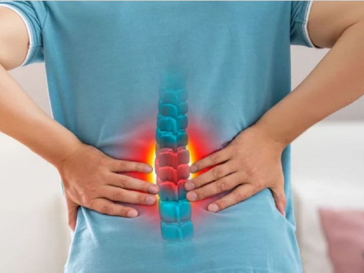 Thói quen dễ gây đau lưng những ngày cận Tết- Ảnh 2.