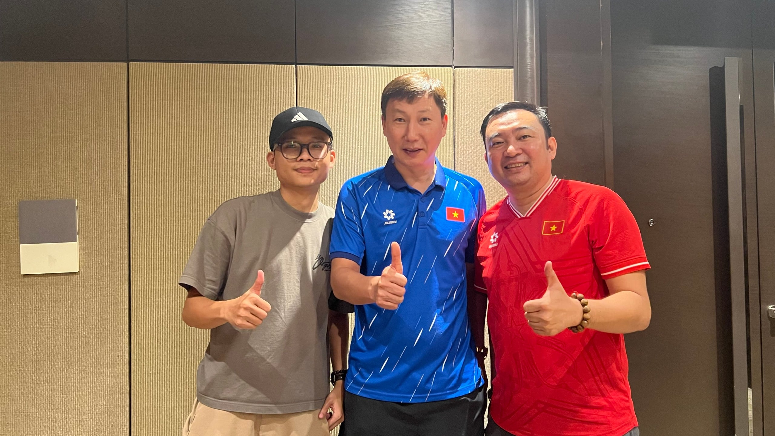 Coach Kim Sang-sik and the touching story he told on Lunar New Year's Day, remembering his wife, children, and homeland, South Korea… - Photo 4.
