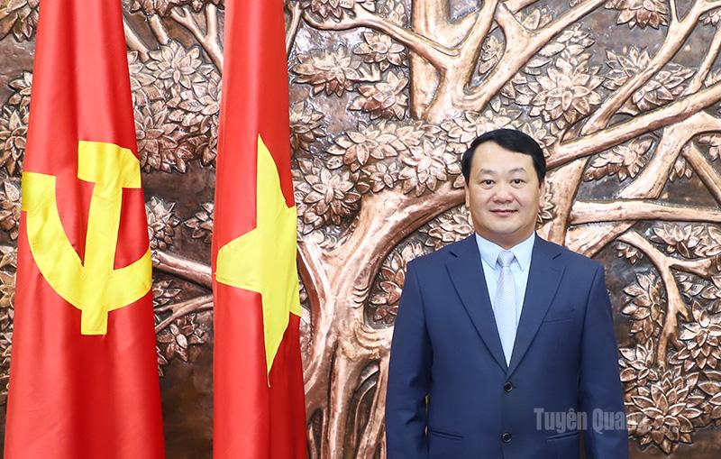 Camarade Hầu A Lềnh, secrétaire du comité provincial du Parti.