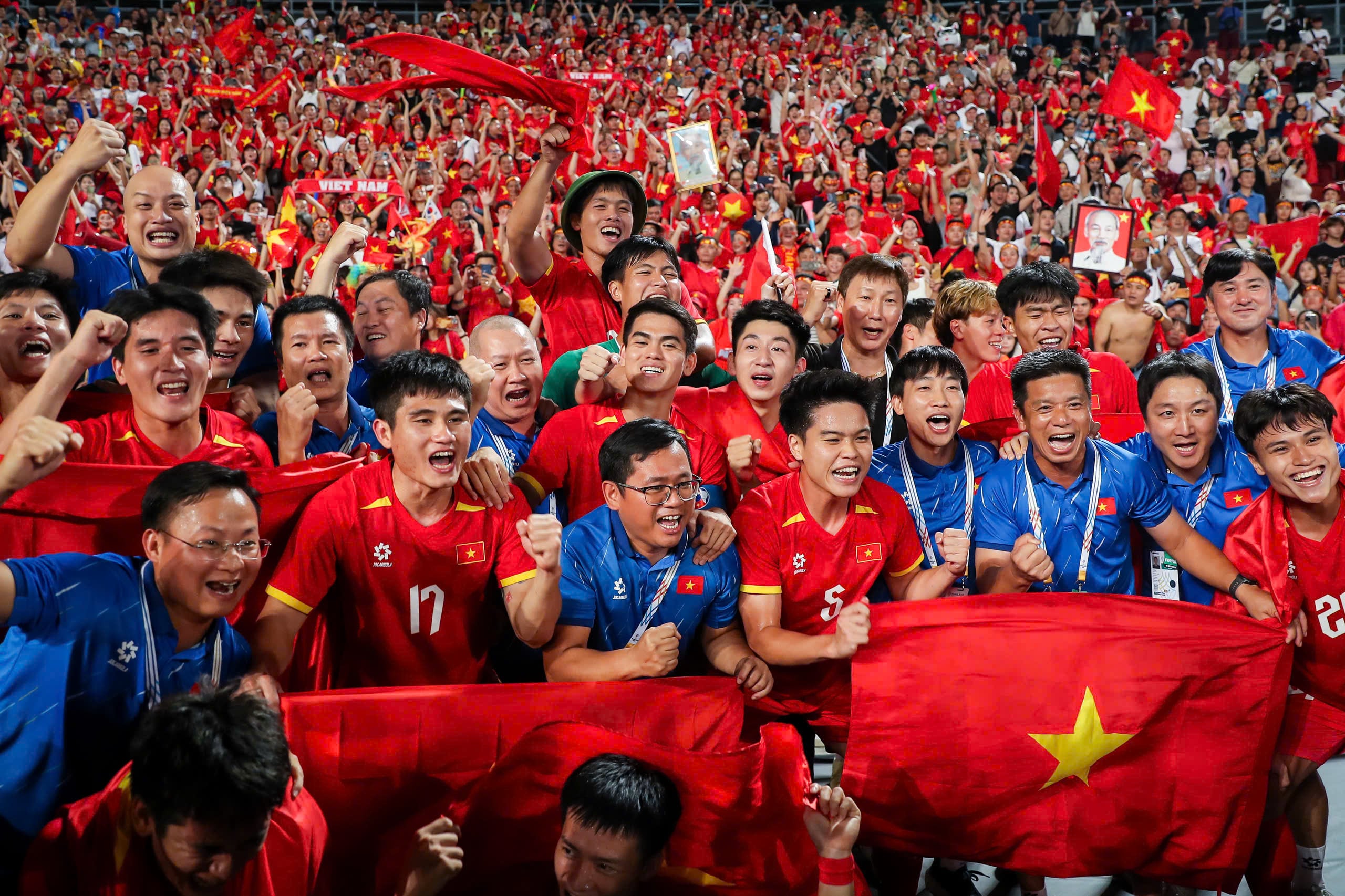 Coach Kim Sang-sik and the touching story told on Lunar New Year's Day, remembering his wife, children, and homeland, South Korea… - Photo 6.