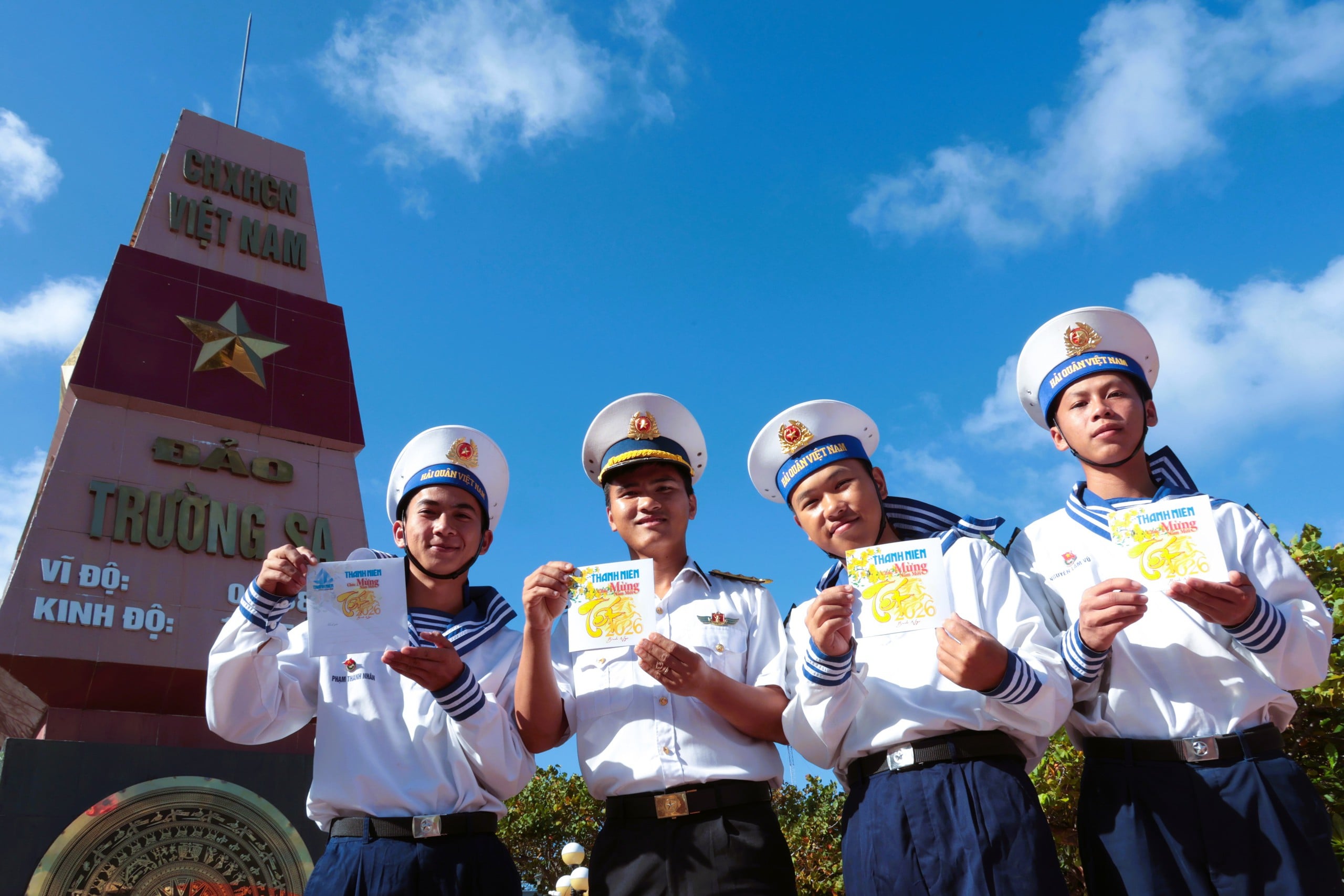 Tet in Truong Sa - Part 6: Special Gifts - Photo 2.